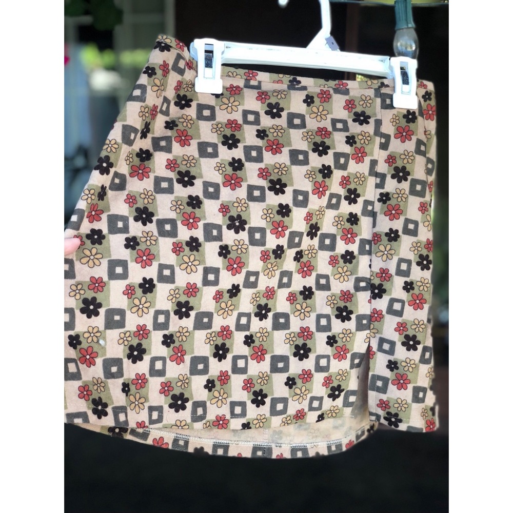 SOLD Vintage retro 90s floral skirt w/ slit Sz S
